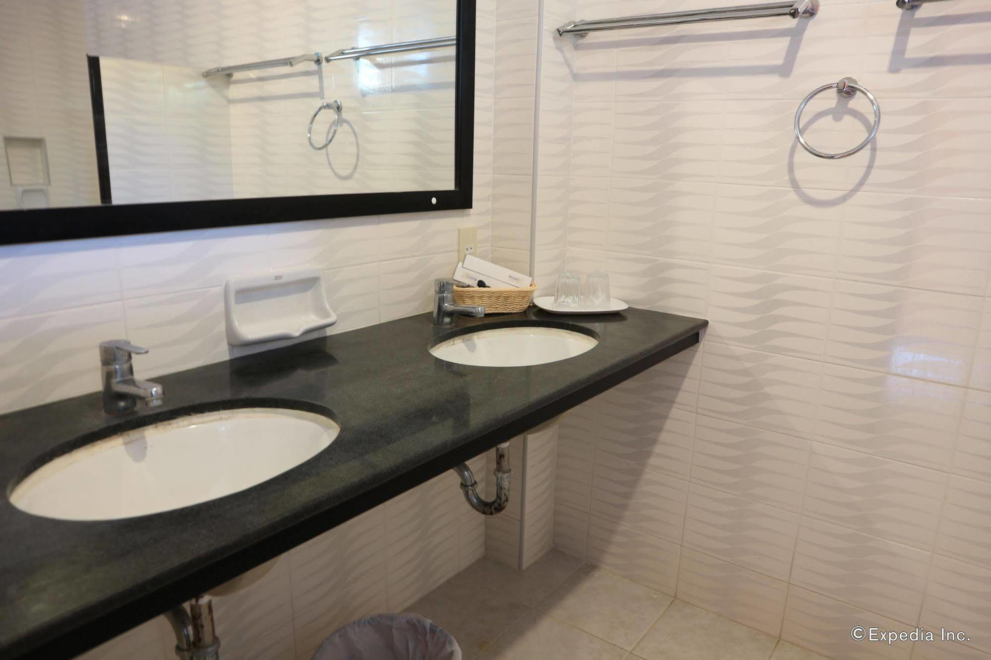 Antulang Beach Resort Siaton Екстериор снимка
