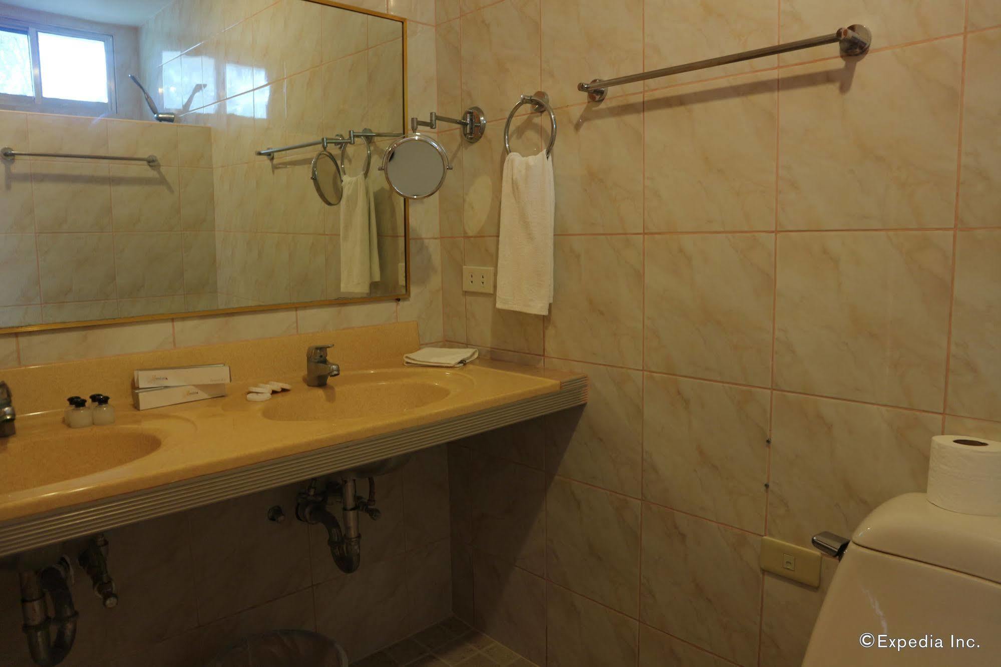 Antulang Beach Resort Siaton Екстериор снимка